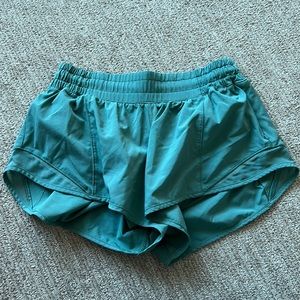 Lululemon hotty hot 2.5 short